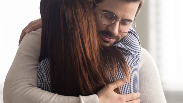 A man supporting a woman going through the Woodlands IVF